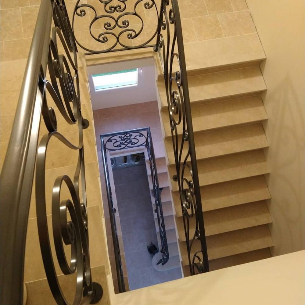 Escalier en pierre à Bretoncelles