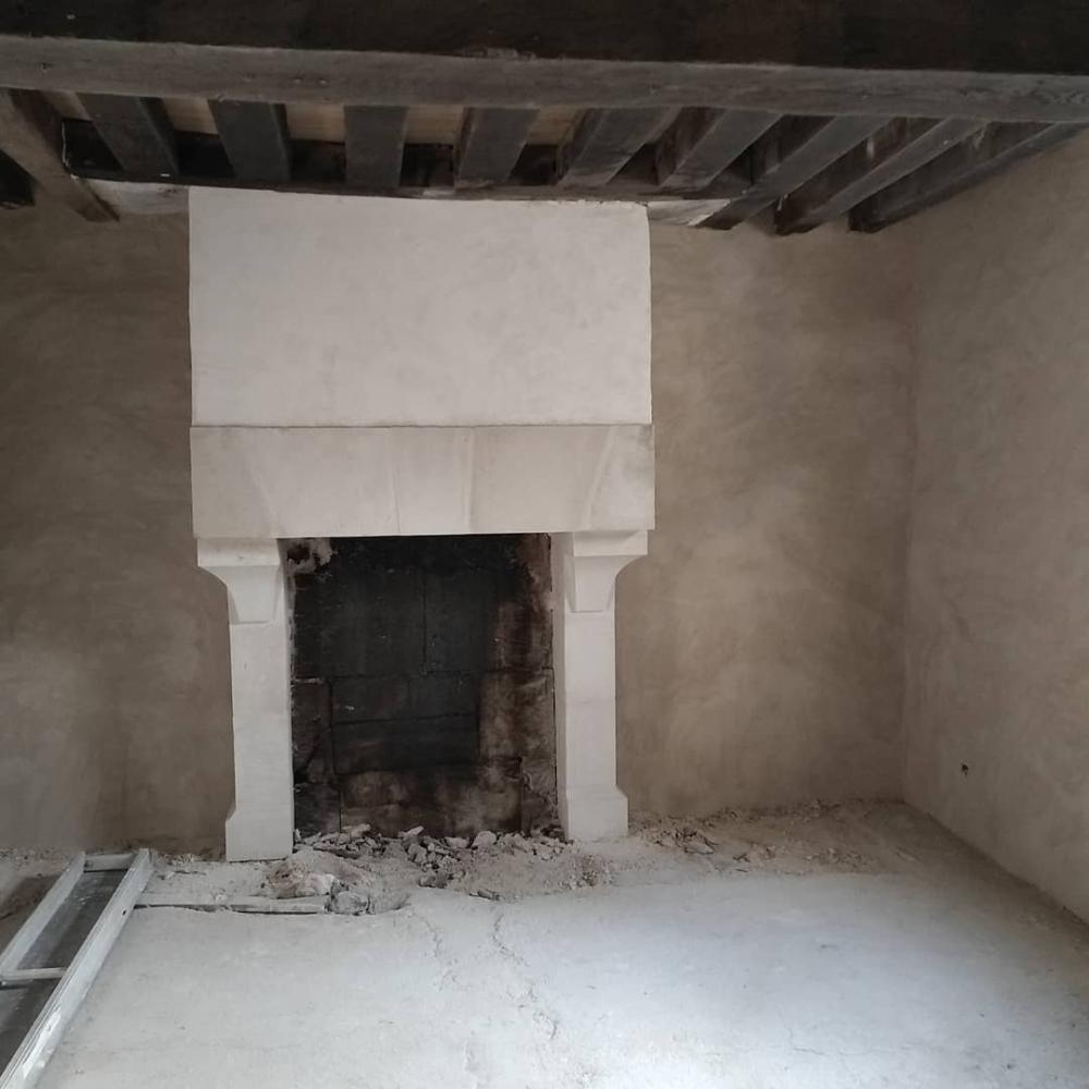 Cheminée en pierre à Bretoncelles